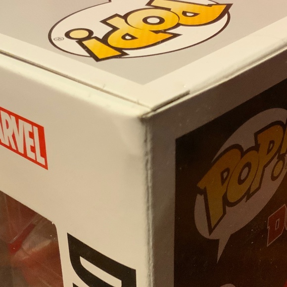 Funko POP! Deadpool #400 With candy canes - Picture 4 of 9